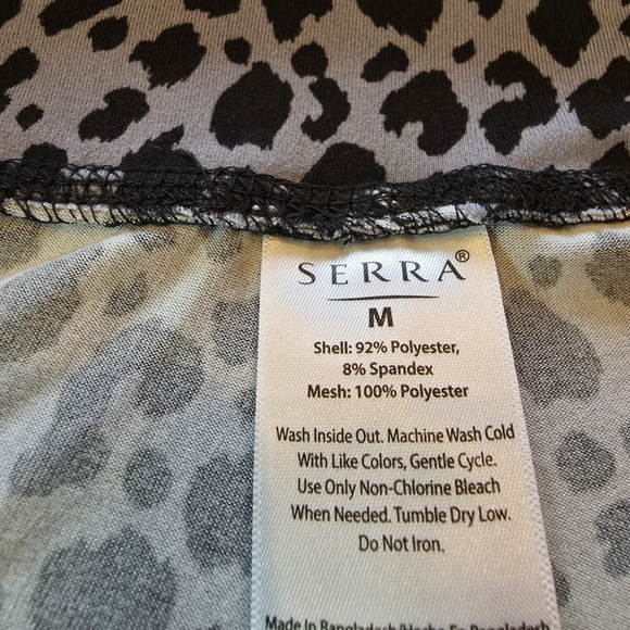 Serra Black and Gray Cropped Leggings. Size Medium - Picture 6 of 7